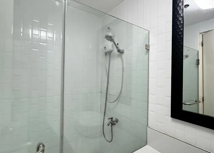 Ec Haven Modern Cozy Near Malls And Transport Terminals With Wifi Netflix Balcony Apartment