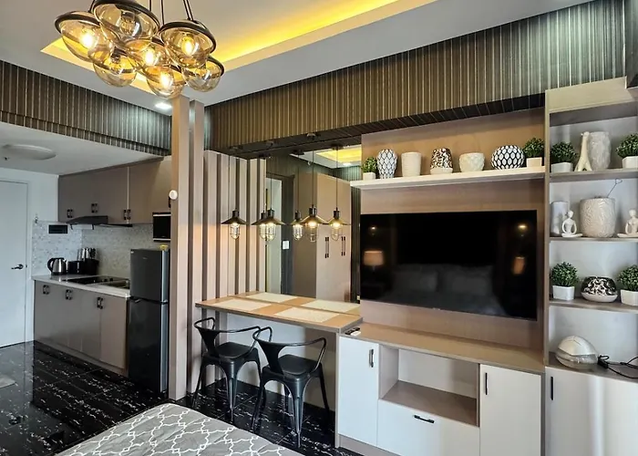 Ec Haven Modern Cozy Near Malls And Transport Terminals With Wifi Netflix Balcony *