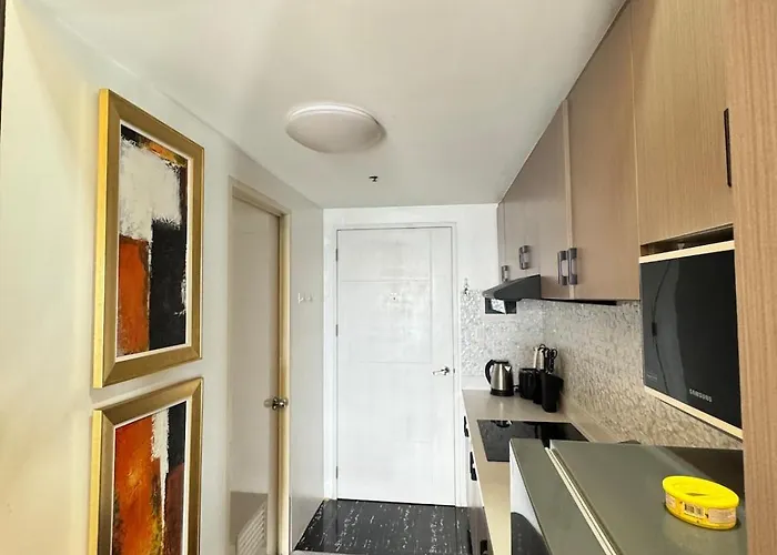 Ec Haven Modern Cozy Near Malls And Transport Terminals With Wifi Netflix Balcony Apartment