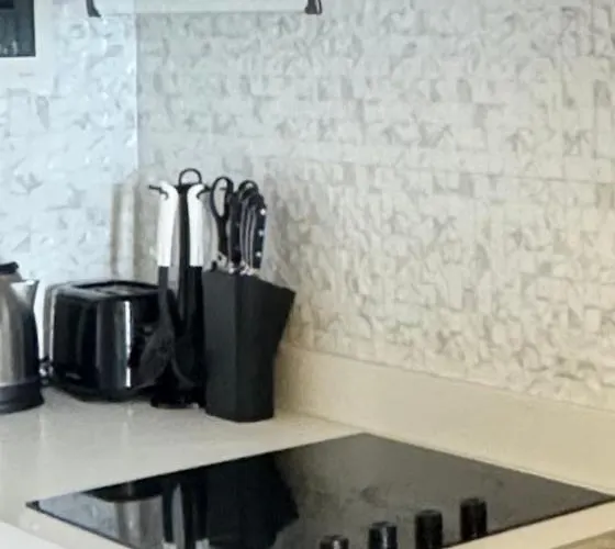 Ec Haven Modern Cozy Near Malls And Transport Terminals With Wifi Netflix Balcony Apartment Cebu